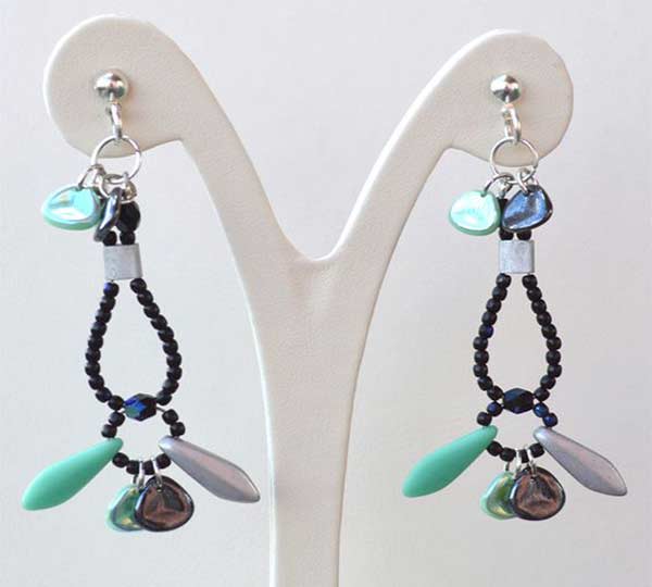 Χειροποίητα σκουλαρίκια από κρύσταλλα σε σχήμα πέταλα τριαντάφυλλου