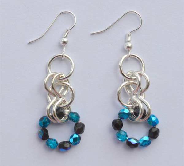 Χειροποίητα σκουλαρίκια με μεταλλική ασημί αλυσίδα 