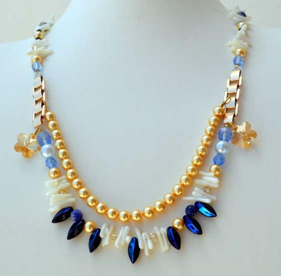 Χειροποίητο κολιέ με κρύσταλλα,κοράλλια,συνθετικές χάντρες