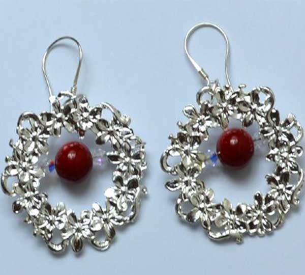 Χειροποίητα σκουλαρίκια κατασκευασμένα με χάντρες νεφρίτη