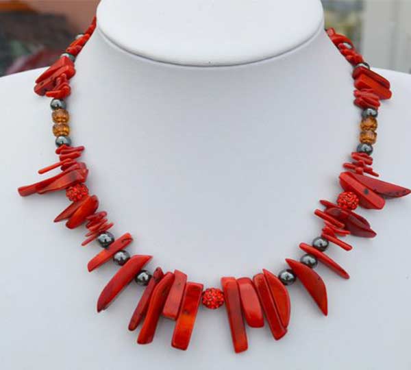 Χειροποίητο κολιέ κατασκευασμένο από κόκκινο κοράλλι