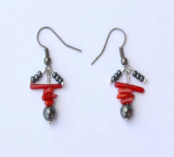 Σκουλαρίκια από κόκκινο κοράλλι και χάντρες αιματίτη