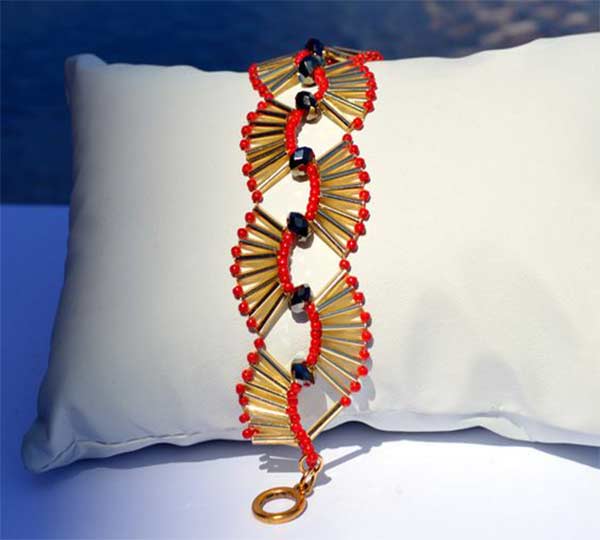 Βραχιόλι ζιγκ ζάγκ με κρυστάλλινες και γυάλινες χάντρες swarovski 