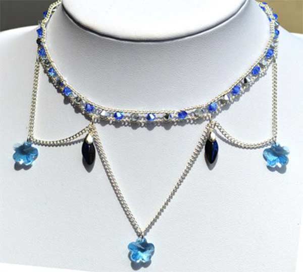 Χειροποίητο κολιέ με μπλέ και ασημί χάντρες swarovski 