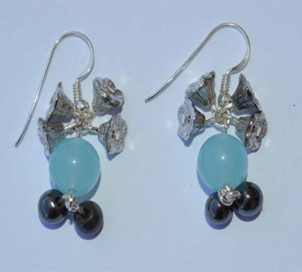 Χειροποίητα σκουλαρίκια κατασκευασμένα με επεξεργασμένο χαλαζία