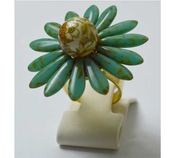 Χειροποίητο δαχτυλίδι από κρυστάλλινα μαχαιρωτά φύλλα σε τιρκουάζ απόχρωση